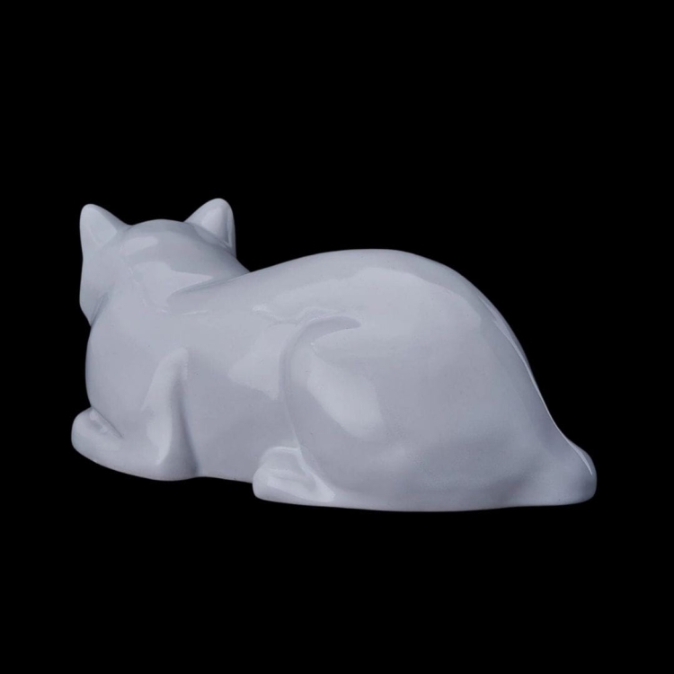 Ceramiczna urna dla zwierząt Kot leżący biały połysk (2).jpg