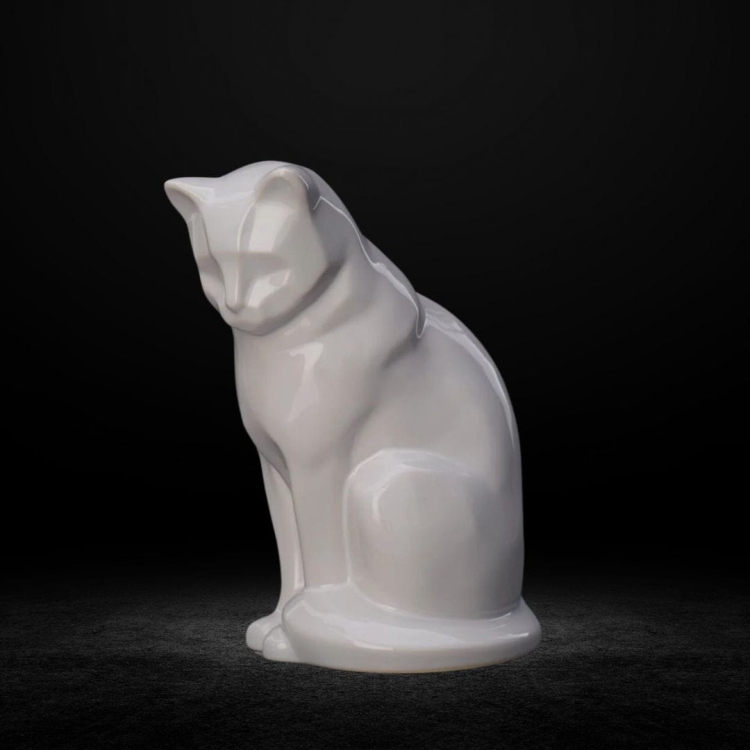 Ceramiczna urna dla zwierząt Kot siedzący biały połysk (6).jpg