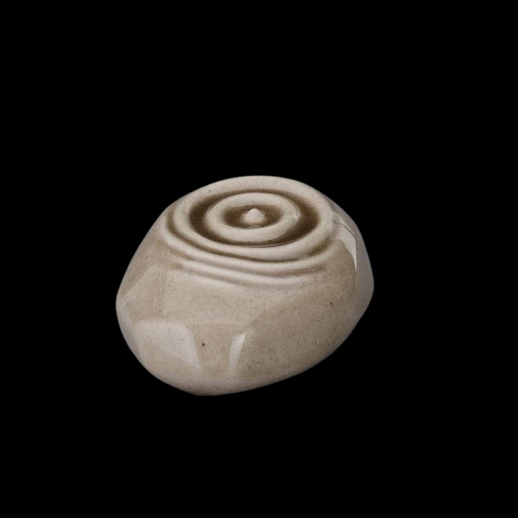 Ceramiczna urna pamiątkowa Kropla czasu beżowo szary połysk (1).jpg