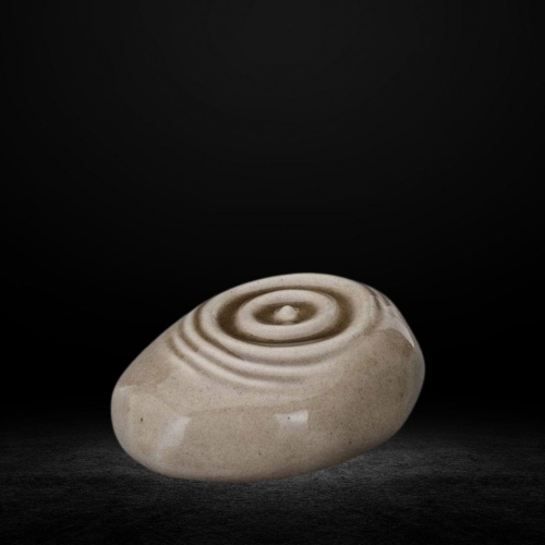 Ceramiczna urna pamiątkowa Kropla czasu beżowo szary połysk (2).jpg