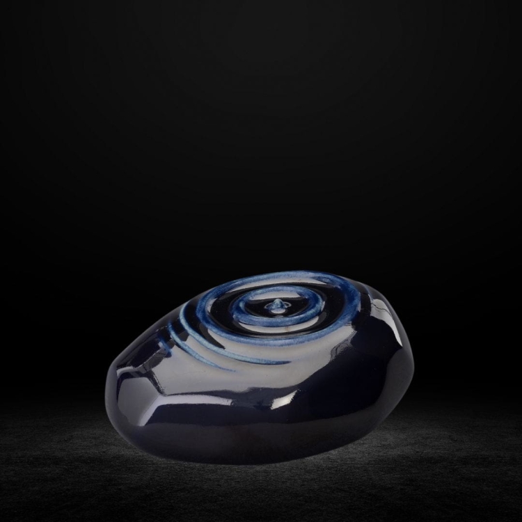 Ceramiczna urna pamiątkowa Kropla czasu kobaltowy metaliczny (4).jpg