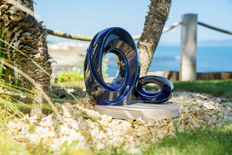 Ceramiczna urna pamiątkowa Symboliczny kształt nieskończoności kobaltowa metaliczna.png