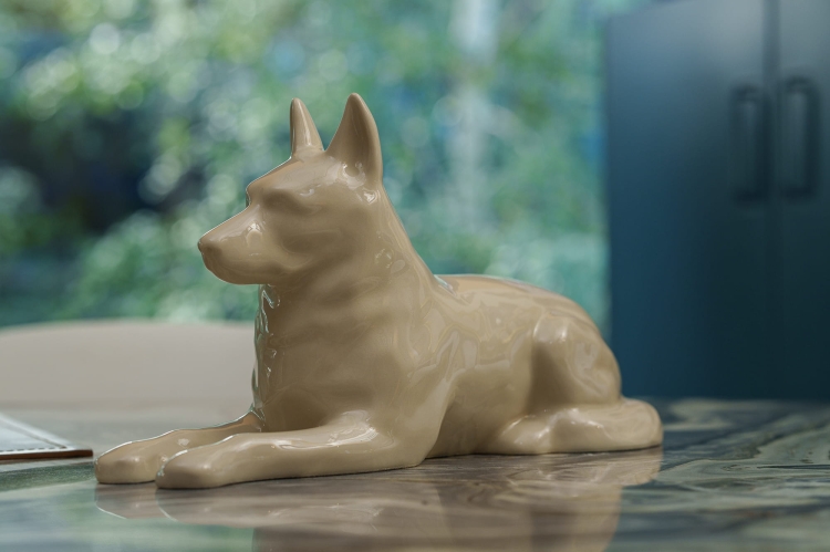 Ceramiczna urna dla zwierząt - pies Owczarek - bezbarwne szkliwienie - urna dla psa